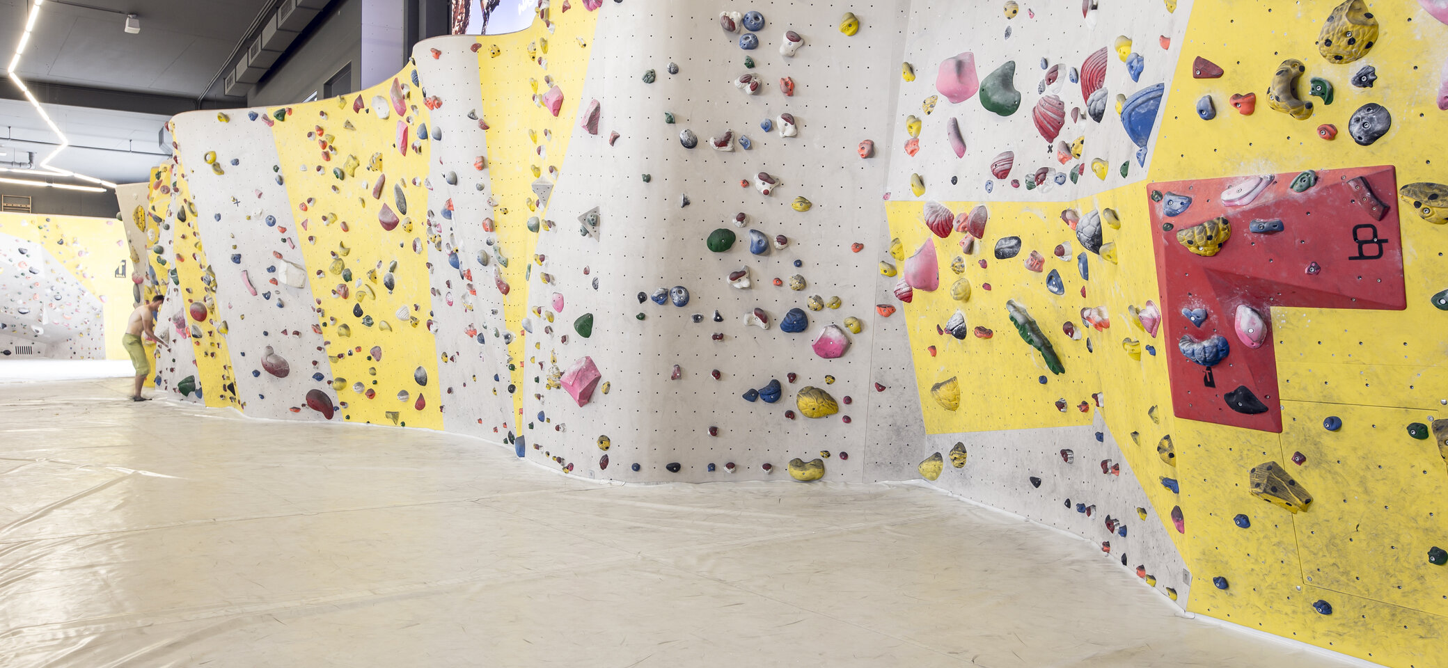 Blick in den Boulderbereich des DAV Kletter- und Boulderzentrum München-Nord. | © DAV/Hansi Heckmair
